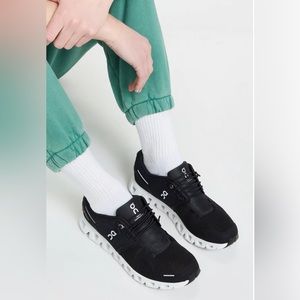 On Cloud 5 Sneakers in Black  women size 9.5
